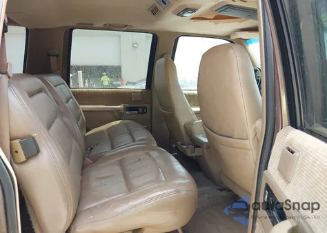 1994 Chevrolet Suburban K1500 из США, поврежденный, VIN 1GNFK16K1RJ397882